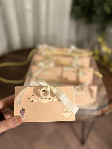 بوكس شفاف مع ٨ علب بثيم العيد