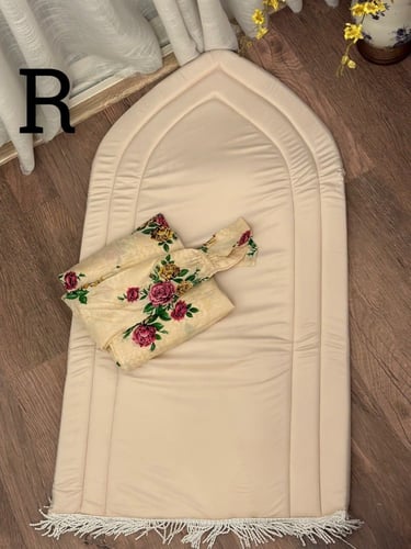 أطقم سجاد وشرشف صلاة