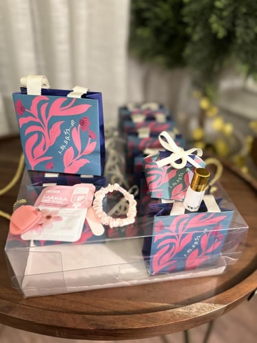 بوكس مع كيس عيدكم مزهر ١٨ توزيعة