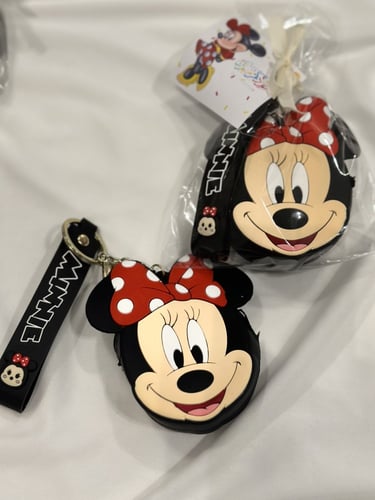 محفظة وميدالية ميكي
