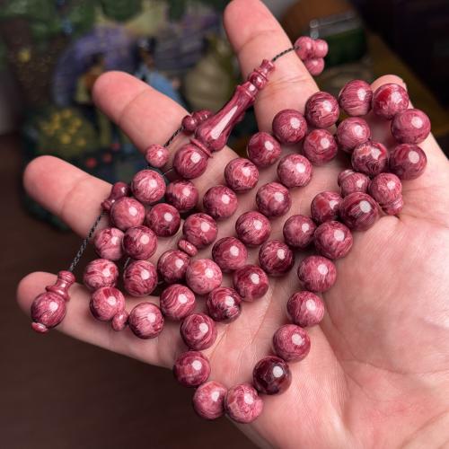 عنابي و بتعريق ابيض