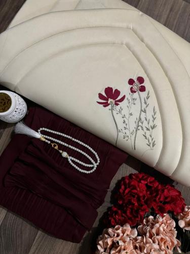 سجادة و شرشف صلاة