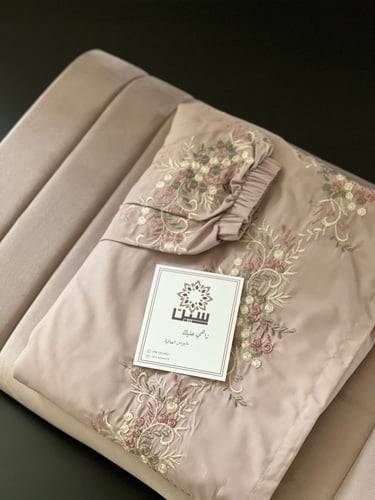 سجادة و شرشف صلاة