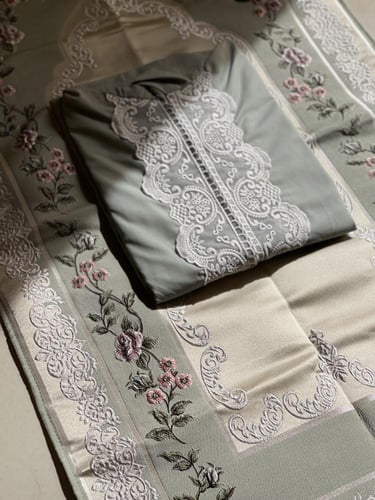 طقم سجادة وشرشف صلاة (لبس)