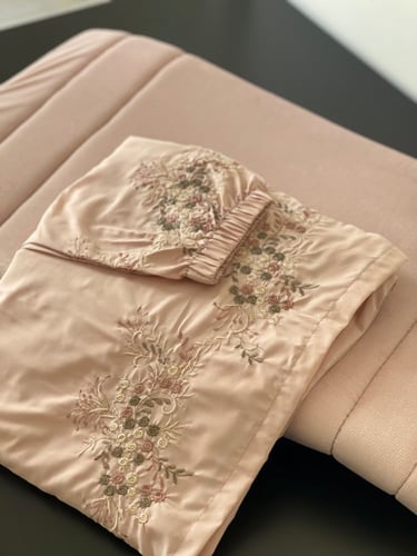 سجادة و شرشف صلاة