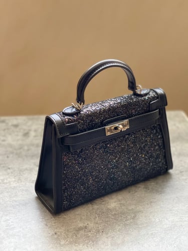 حقيبة يد نسائية