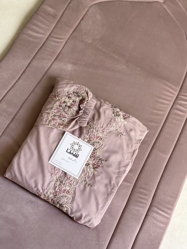 سجادة و شرشف صلاة