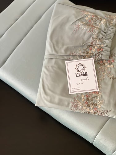 سجادة و شرشف صلاة