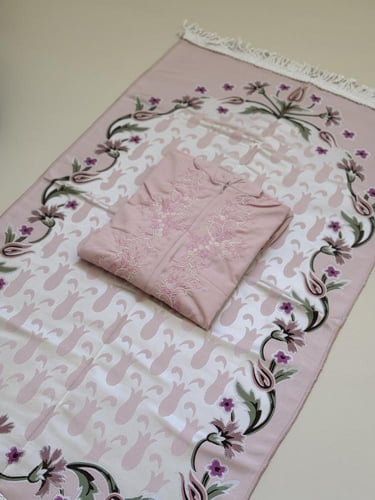 طقم سجادة و شرشف صلاة لبس