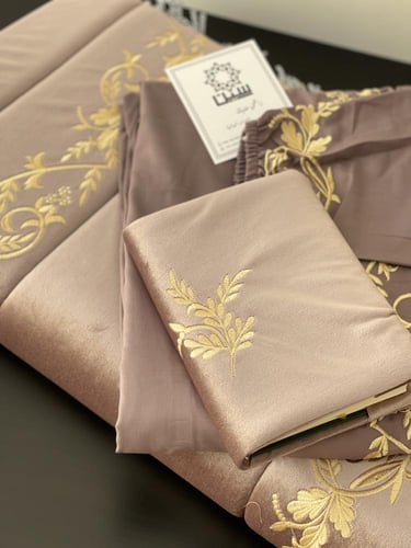 سجادة و شرشف صلاة