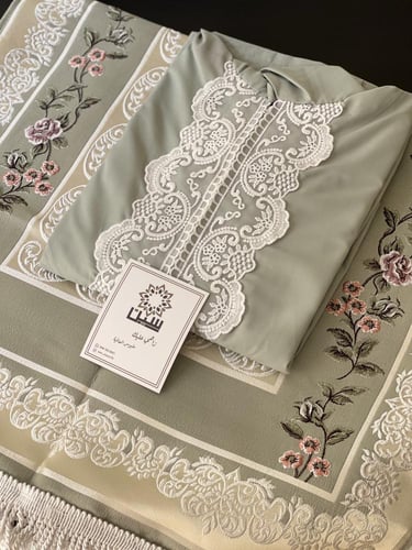 طقم سجادة وشرشف صلاة (لبس)