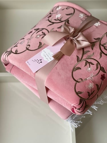 سجادة و شرشف صلاة