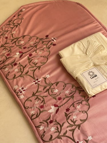 سجادة و شرشف صلاة