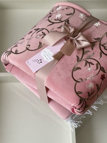 سجادة و شرشف صلاة