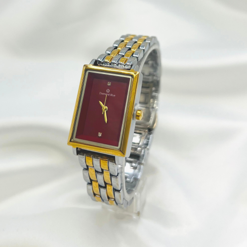 ساعة نسائية جذابة - ماركة ( Diamond Blue )