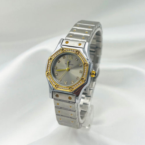 ساعة نسائية مميزة - ماركة ( VLAMOUR )