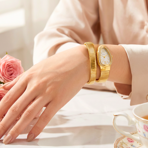 ساعة نسائية لفة ثعبان ذهبي مينا ابيض V10066