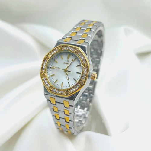 ساعة نسائية جذابة - ماركة ( VANTOM )