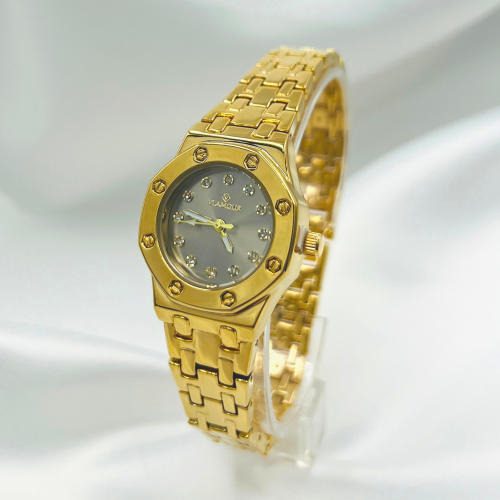 ساعة نسائية جذابة - ماركة ( VANTOM )