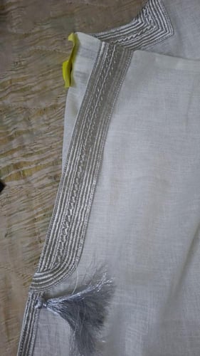 طقم ثوب وبشت للمواليد والأطفال بلون بيج