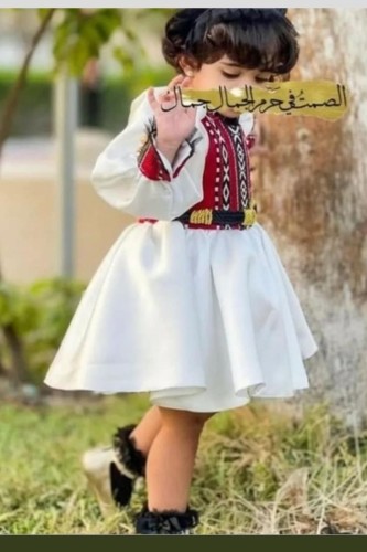 فساتين بناتي ليوم الوطني مطرز بالاسم خضر وابيض