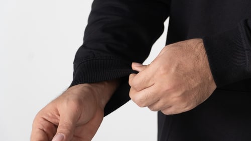 بلوفر اسود تكنيك