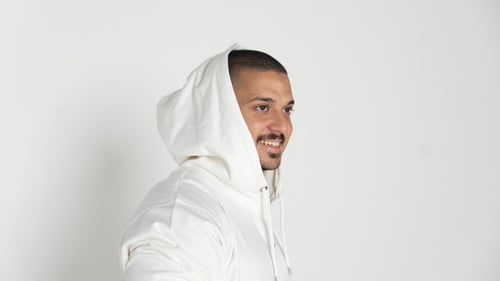 بلوفر ابيض تكنيك