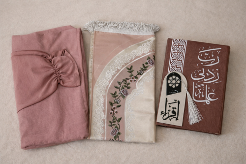 طقم ثلاثه قطع ( شرشف مرد حرير مغسول + سجاده + مصحف...