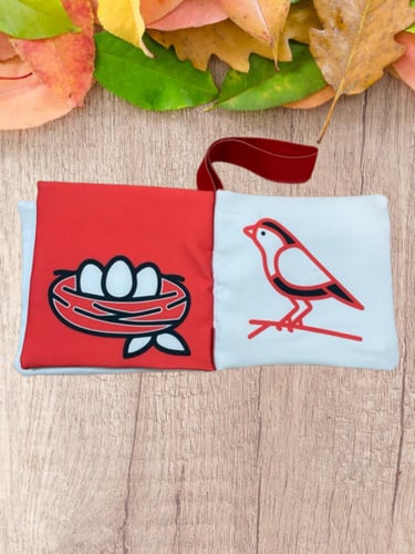 أبيض و أسود و أحمر - كتاب قماش