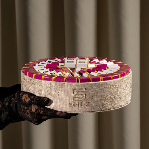 Elegant Low Round Tray With a Luxurious Design Cov...