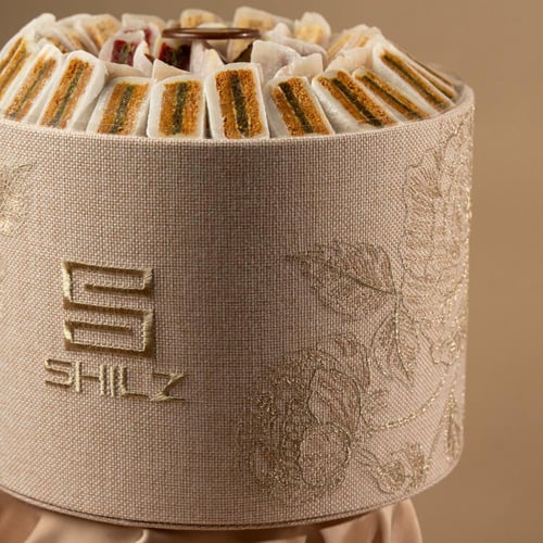 Elegant High Round Tray With a Luxurious Design Sh...