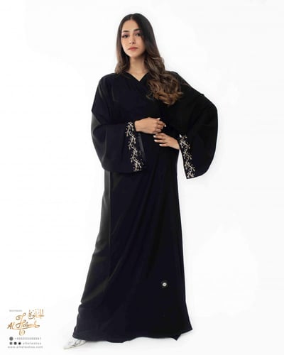 عباءة مطرزة كريب كم ياباني موديل مفتوح