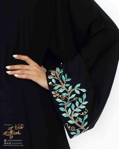 عباءة مطرزة كريب كم ياباني موديل مفتوح