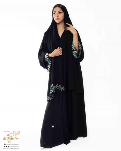 عباءة مطرزة كريب كم ياباني موديل مفتوح
