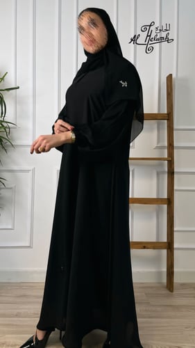 عباية سادة قصة كلوش كم مطاط قماش ندى ناعم بجيب مخف...