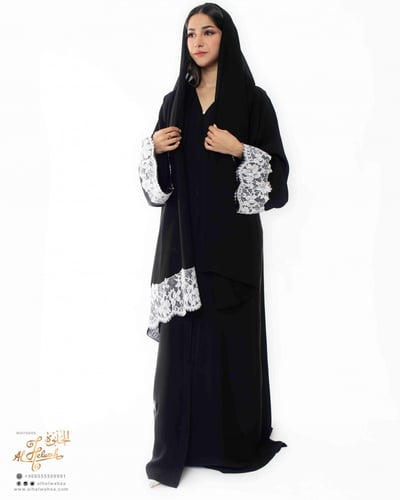 عباءة مفتوحة تركيب دانتيل فرنسي على قماش كريب صالو...
