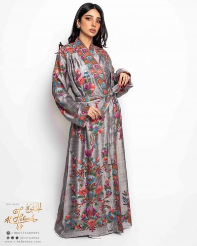 روب حرير تطريز يدوي كشميري (رصاصي)