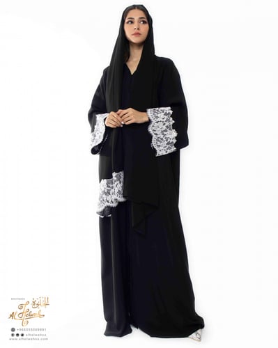 عباءة مفتوحة تركيب دانتيل فرنسي على قماش كريب صالو...
