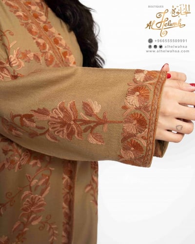 روب صوف تطريز يدوي كشميري (بني)