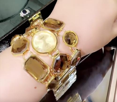 ساعة ماركة GUESS