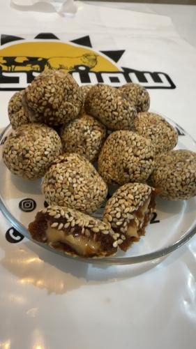 تمريه بالسمسم محشي بالطحينيه