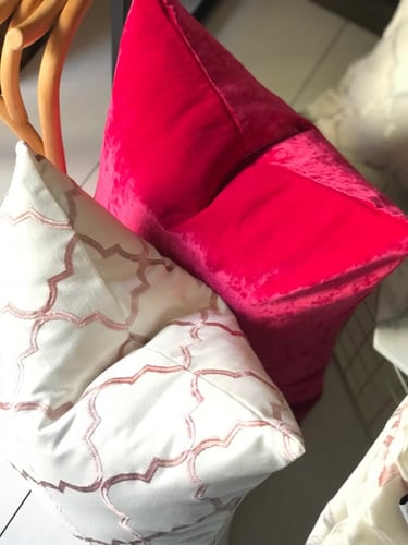 غطاء وسادة موروكون تطريز وردي معدني