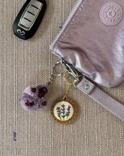 سلاسل مفاتيح تطريز يدوي