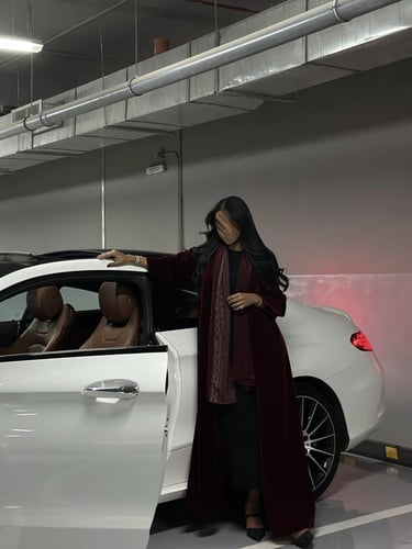عباية مخمل عنابي مع قماش كشميري