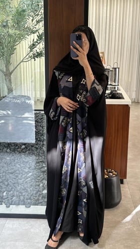 عباية سيراميك اسود مع تطريز هندي القصة بشت