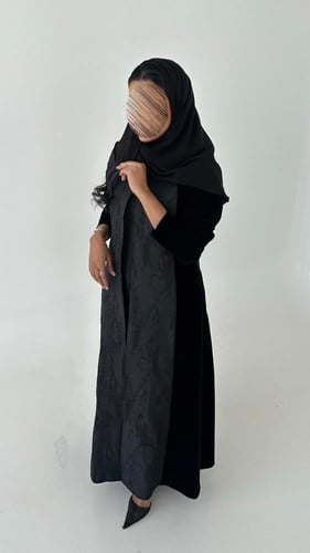 A Lineعباية جاكار مع مخمل واقف