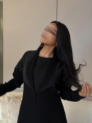بليزر كريب اسود فاحم مع جلاتر نص كلوش