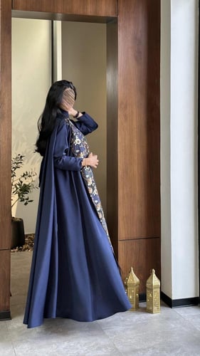 عباية كريب سيراميك كحلي مع شال شك وتطريز هندي تربل...