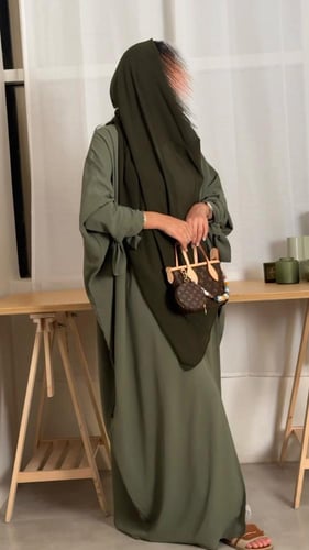 عباية كريب مكسر نص بشت زيتي