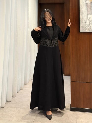 بليزر كريب اسود فاحم مع شك وتطريز